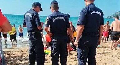 Boğulma tehlikesi geçiren genci ekiplerin müdahalesi kurtardı