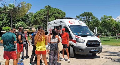 Boğulma tehlikesi geçiren gencin yardımına cankurtaranlar yetişti