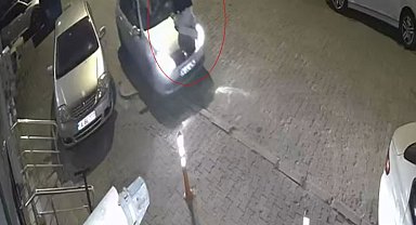 Bolu'da otomobilin kaputunda yolculuk kamerada