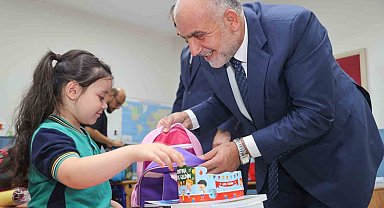 Bu ilçede tüm öğrencilere çanta ve kırtasiye seti hediye