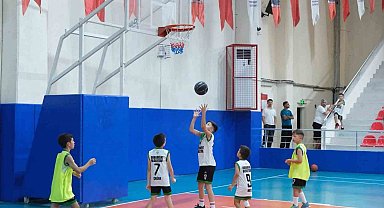 Buharkent'te genç basketbolcular kıyasıya mücadele etti