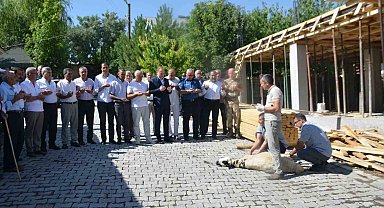 Bulanık'ta hayırseverlerin desteğiyle yapılacak caminin temeli dualarla atıldı