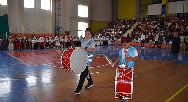 Bulanık'ta TÜGVA yaz okulu coşkusu: 2 bin 500 öğrenci mezuniyet sevinci yaşadı