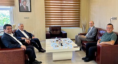 Bülent Arınç'tan Şehzadeler Kaymakamı Günhan Yazar'a 'Hayırlı olsun' ziyareti