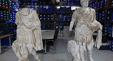 Burdur'da 1950 yıllık tarih gün yüzüne çıktı: Hadrianus heykeli yeniden ayağa kaldırıldı