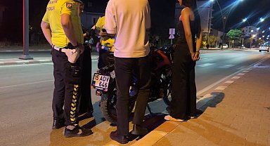 Burdur'da motosiklet devrildi, sürücüsü yaralandı