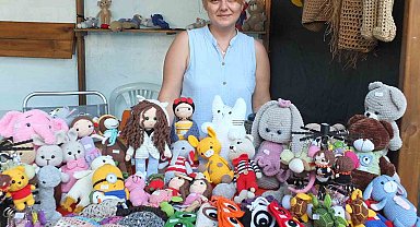 Burhaniye'de Dilek hanımın örgü bebekleri ilgi gördü