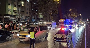 Bursa'da alkollü şahıs metro direğine çıktı: Ulaşım durdu, elektrik kesildi