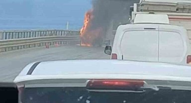 Bursa'da kamyonet alev topuna döndü
