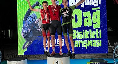 Büyükşehir'in genç pedalları Türkiye Şampiyonası'nda kürsüde