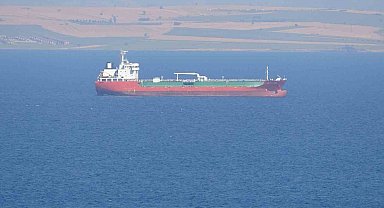 Çanakkale Boğazı'ndan geçen tankerde baca yangını