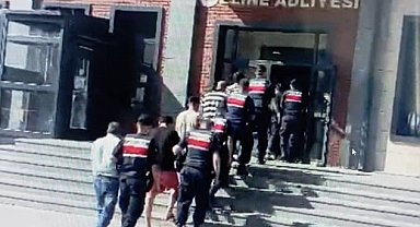Çanakkale'de göçmen kaçakçılığı operasyonlarında 59 düzensiz göçmen yakalandı, 4 organizatör tutuklandı