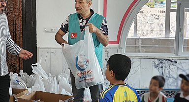 Cansuyu Derneği Cizre'deki Kur'an kursu öğrencilerinin yüzlerini güldürdü