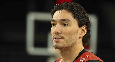 Cedi Osman: "Kendi taraftarımızın önünde çok önemli bir maça çıkıp galibiyetlerimizle devam etmek istiyoruz"