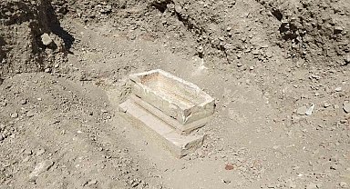 Çevre düzenlemesinde çıkan lahit, inşaatı durdurdu