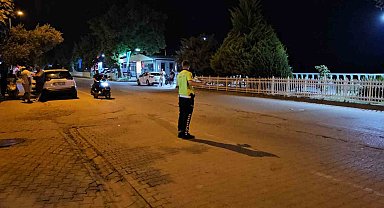 Cide'de otomobil ile motosiklet çarpıştı: 1 yaralı