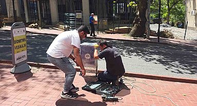 Çöp kovasını kağıt gibi ezdi, 10 bin lira ceza yedi
