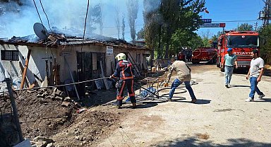 Çorum'da alevlere teslim olan mermer atölyesi kullanılamaz hale geldi