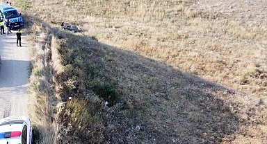 Çorum'da kayıp olarak aranan adam, şarampole yuvarlanan otomobilinin altında ölü bulundu