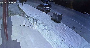 Çorum'da park halindeki araca çarpan otomobil devrildi