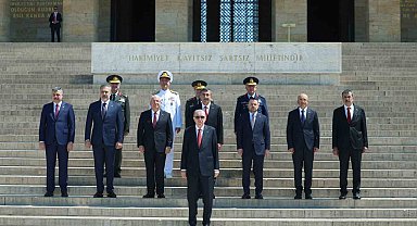 Cumhurbaşkanı Erdoğan başkanlığındaki YAŞ üyeleri Anıtkabir'i ziyaret etti