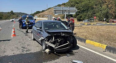 D-100'de iki otomobil kafa kafaya çarpıştı