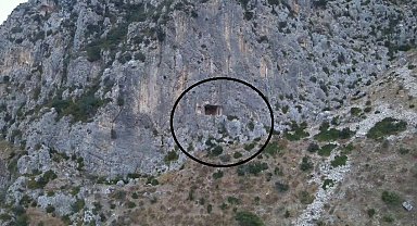 Dağ yüzeyindeki mağarada mahsur kalan şahıs kurtarıldı