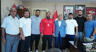 Darende Belediye Başkanı Bozkurt'tan şampiyon Feyzullah Aktürk'e tebrik