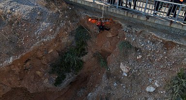 Deniz keyfi hastanede son buldu, kayalık alanda mahsur kalan vatandaş 2 saatte kurtarıldı