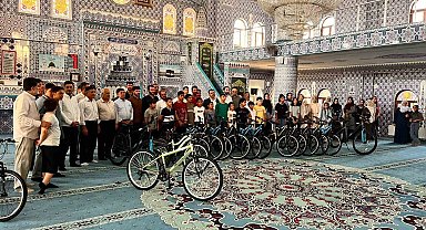 Dicle Kaymakamı Atış'tan Kur'an kurslarındaki bilgi yarışması ve futbol turnuvasında dereceye girenlere ödül