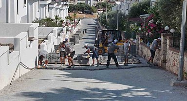 Didim Belediyesi Akbük'te parke taşı döşeme çalışmalarını sürdürüyor