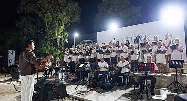 Didim Belediyesi Halk Müziği Korosu konserine vatandaşlardan yoğun ilgi
