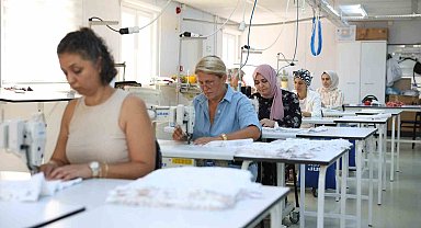 Didim'de kadınlar dikiş öğrenirken üretime de katkı sağlıyor