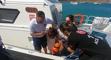 Didim'de karadan ulaşılamayan koyda yaralanan kişi denizden tahliye edildi