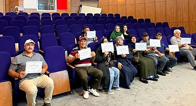 Diyabet Okulu'nda eğitim alan hastalara diplomaları verildi