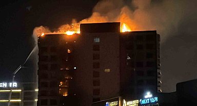 Diyarbakır'da 12 katlı plazada yangın: 1 kişi mahsur kaldı, 8 kişi dumandan etkilendi