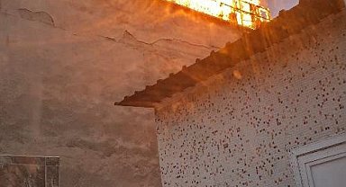 Diyarbakır'da çatıda çıkan yangın söndürüldü