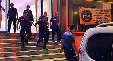 Düğünde çalınan şarkıyı beğenmeyen iki grup arası bıçaklı kavga: 3 yaralı