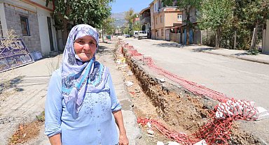 Dulkadiroğlu'nda vatandaşlardan yol tepkisi: "Biz depremde bu kadar zarar görmemiştik"