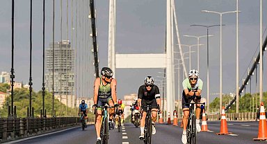Dünyanın ilk ve tek kıtalararası triatlon heyecanı İstanbul'da yaşandı