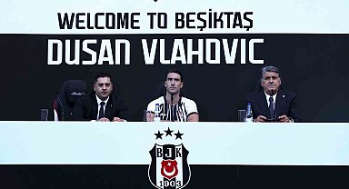 Dusan Vlahovic, yaklaşık 20 bin taraftarın önünde imzayı attı