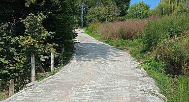 Düzce'de köy yollarında kilit parke çalışmaları sürüyor