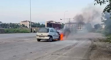 Düzce'de otomobil yangını büyümeden söndürüldü