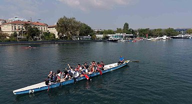 Düzceli gençler Haliç'te suya indi