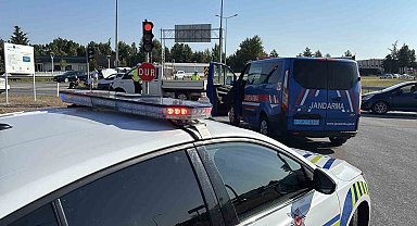 Edirne'de iki otomobil kavşakta çarpıştı: 2 yaralı