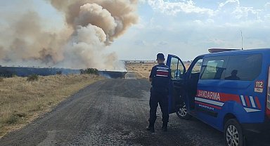 Edirne'de merada yangın çıktı: Yoğun duman trafiği durma noktasına getirdi