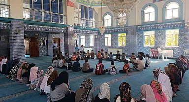 Edremit Şehitlik Camii'nde Yaz Kur'an Kursu öğrencilerine 'Hazret-i Peygamber' semineri
