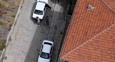 Ehliyeti yoktu, denetimden kaçtı: Yolcuyla yer değiştirirken görüntülendi