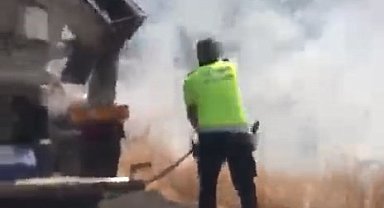 Elazığ'da çıkan arazi yangınına polis ekipleri müdahale etti