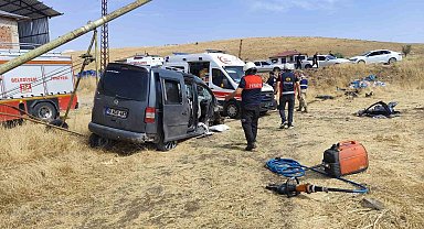 Elazığ'da hafif ticari araç tarlaya uçtu:5 yaralı